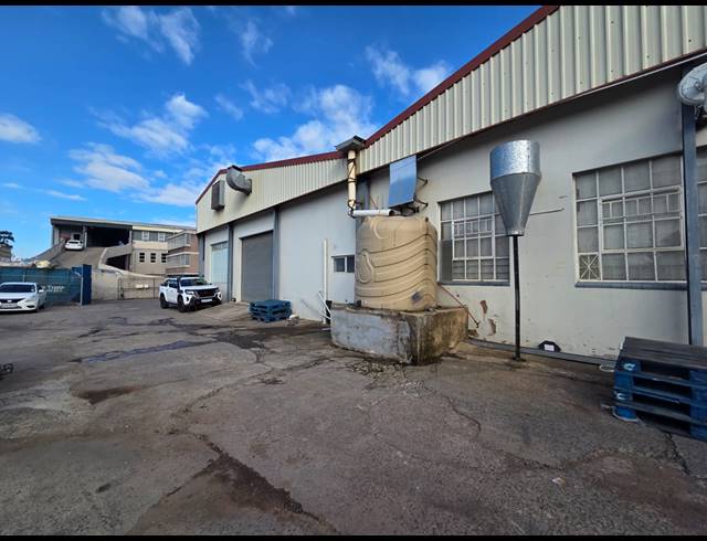 8,658M² INDUSTRIAL YARD FOR SALE IN NEW GERMANY